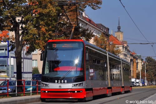 プラハ市内を走行する Tram