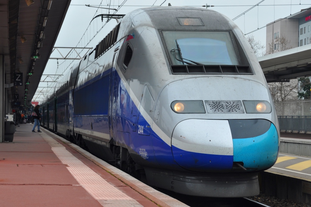 リヨンに到着した TGV