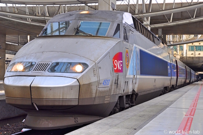 パリCDG空港に到着した TGV