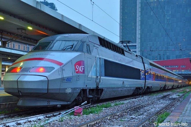 ミラノ駅に到着した TGV
