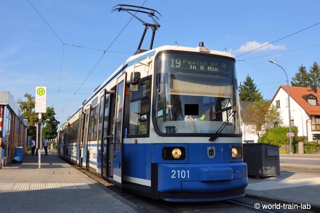 Tram, R 2.2型